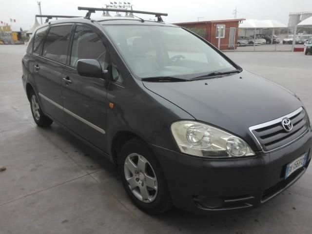 Toyota avensis verso 2002