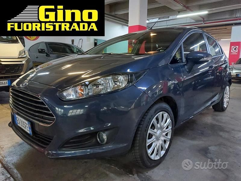 Grigio Usata 2014 Ford Fiesta Business Edition Tre volumi | 6900 € (Buon prezzo) - Immagine 1/4