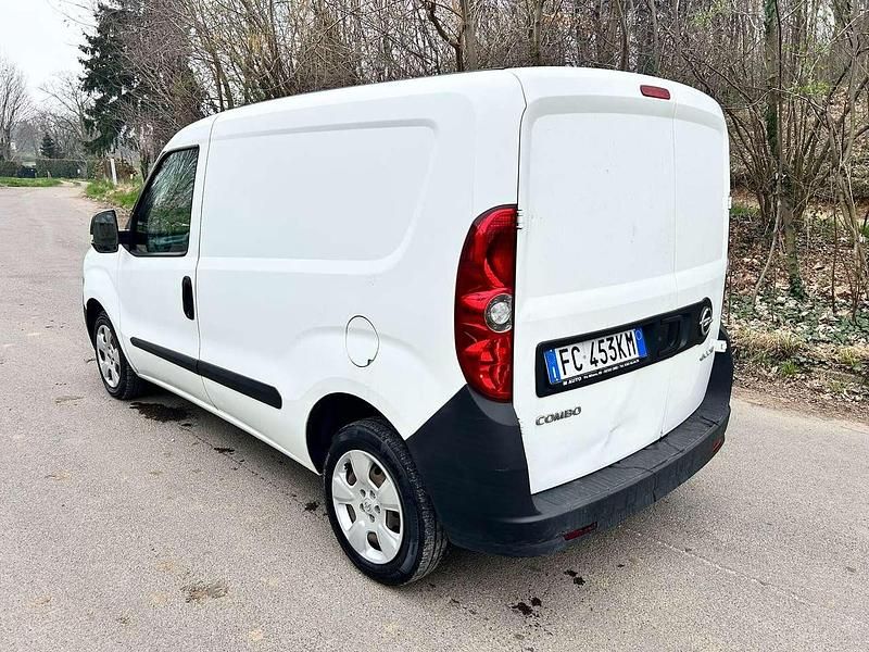 Usata Opel Combo 90 CV (66 kW) 2015 Other Monovolume