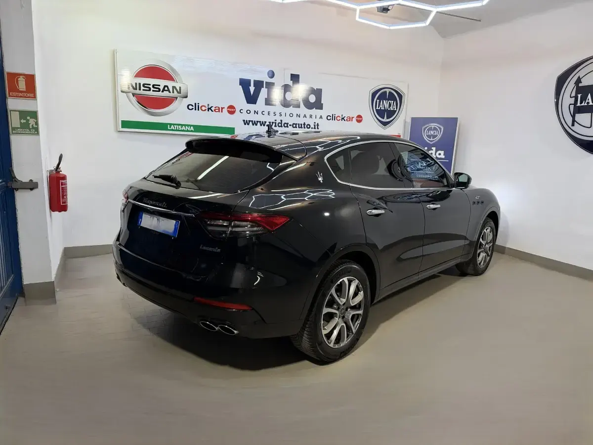 Usado Maserati Levante 330 HP (242 kW) 2022 SUV