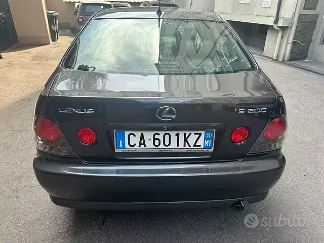 Usata Lexus IS200 155 CV (114 kW) 2002 Grigio Berlina