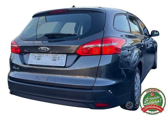 Usata Ford Focus Business Edition 105 CV (77 kW) 2015 Grigio Station wagon