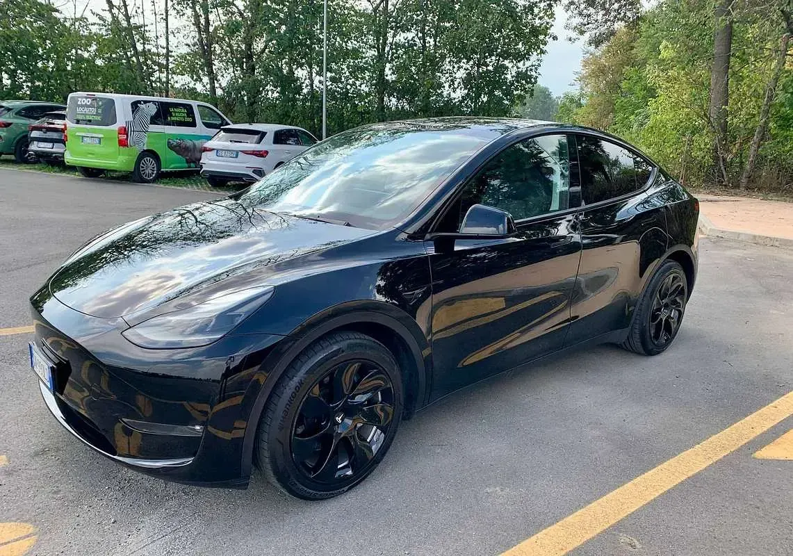 Usata Tesla Model Y 189 kW (258 CV) 2023 Nero SUV