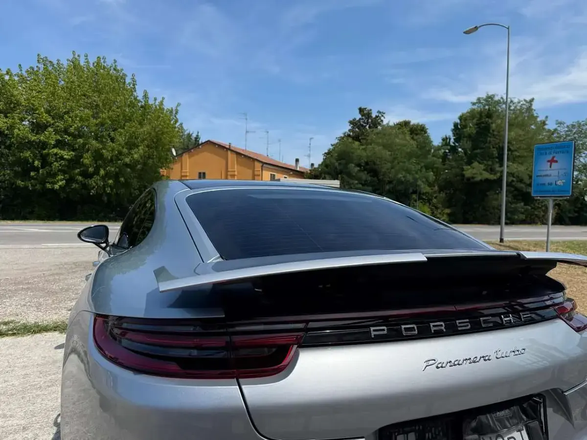 Usata Porsche Panamera Turbo 550 CV (404 kW) 2017 Argento Utilitaria