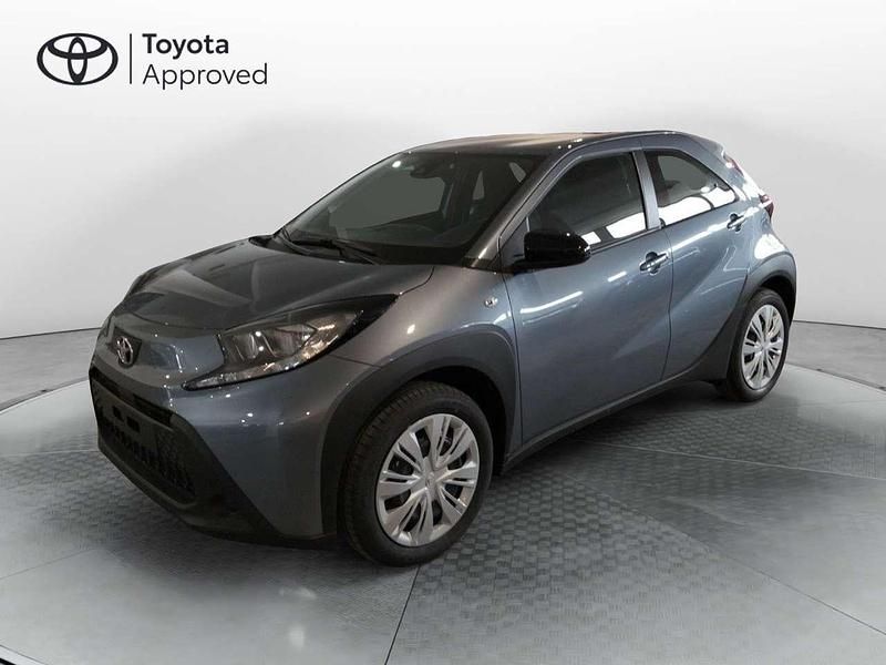 Nero Nuova 2025 Toyota Aygo X Active SUV | 16.300 € (Buon prezzo) - Immagine 1/4