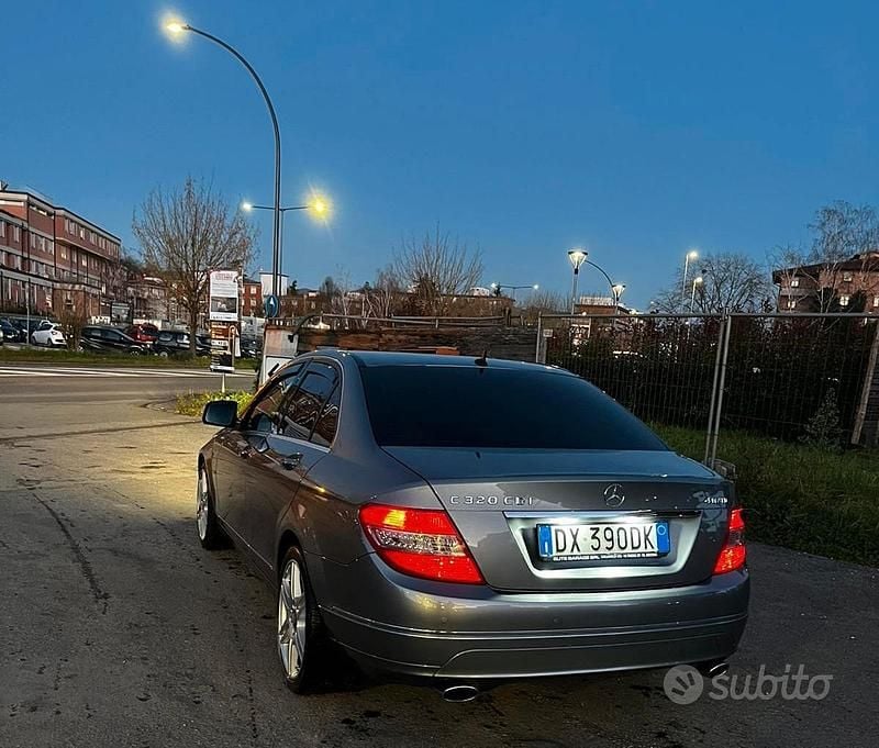 Usata Mercedes C320 224 CV (164 kW) 2009 Grigio Berlina