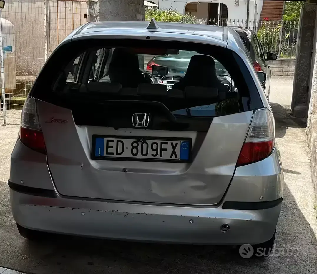 Usata Honda Jazz 99 CV (72 kW) 2010 Grigio Utilitaria