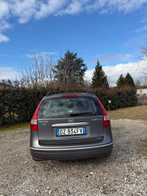 Usata Hyundai i30 Active 126 CV (92 kW) 2009 Grigio Berlina