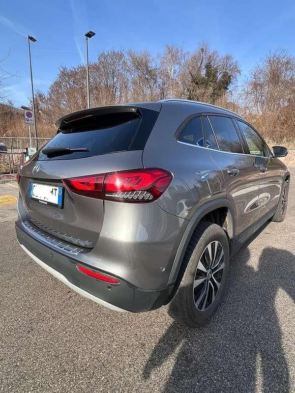 Usata Mercedes GLA180 116 CV (85 kW) 2022 Grigio SUV