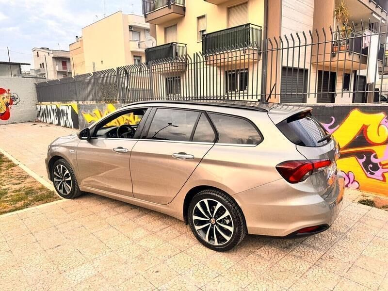 Usata Fiat Tipo Business 95 CV (69 kW) 2018 Oro Station wagon