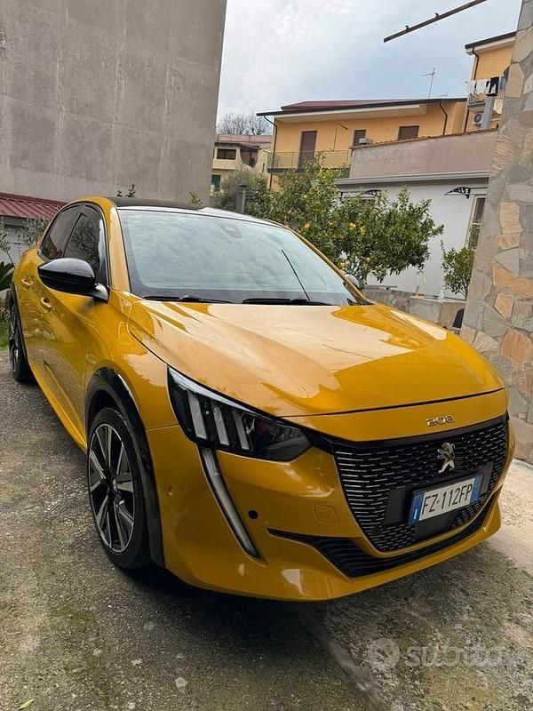 Usata Peugeot 208 GT-line 131 CV (96 kW) 2019 Giallo Utilitaria