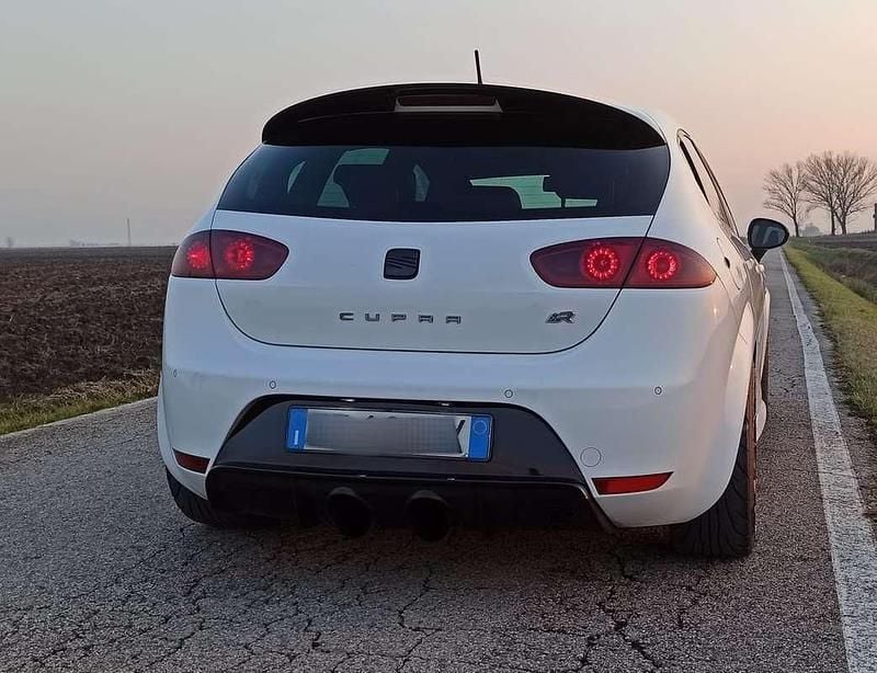Usata Seat Leon CUPRA 241 CV (177 kW) 2010 Utilitaria