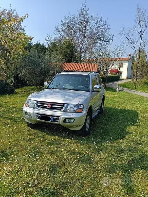 Usata Mitsubishi Pajero 160 CV (117 kW) 2002 Grigio SUV