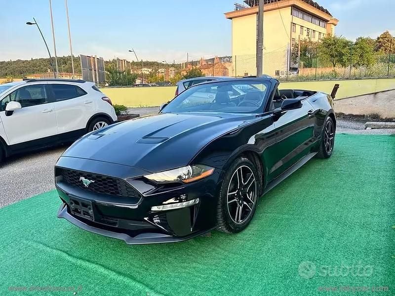 Usata Ford Mustang Convertible 310 CV (228 kW) 2020 Nero Cabrio