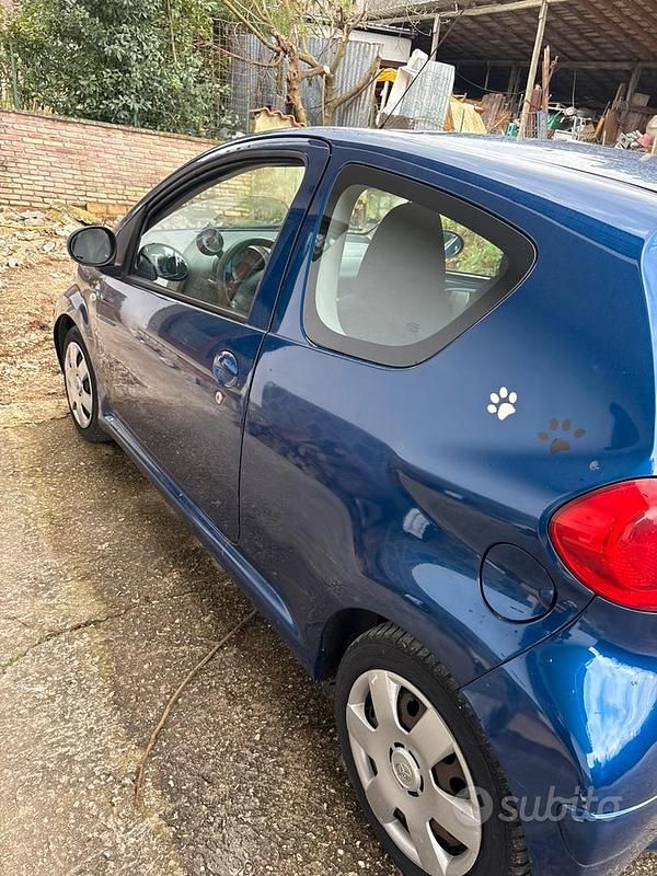 Usata Toyota Aygo 2005 Blu Utilitaria