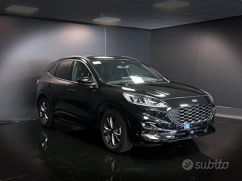 Begagnad Ford Kuga ST-Line 120 HK (88 kW) 2024 Svart SUV
