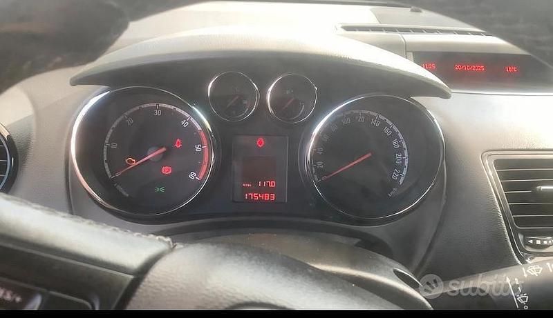 Usata Opel Meriva 110 CV (80 kW) 2012 Monovolume