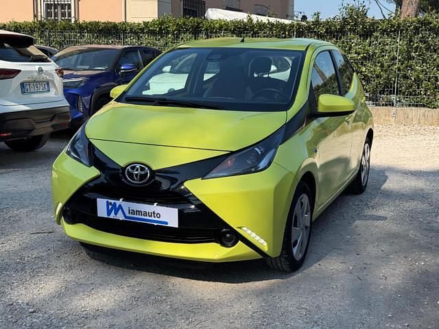 Usata Toyota Aygo X-play 70 CV (51 kW) 2017 Giallo Utilitaria