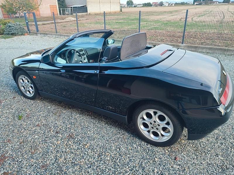 Usata Alfa Romeo Spider 150 CV (110 kW) 1995 Nero Cabrio