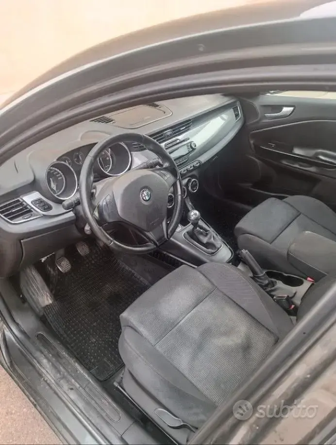 Usata Alfa Romeo Giulietta 140 CV (102 kW) 2011 Utilitaria