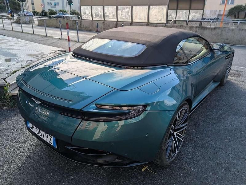 Usata Aston Martin DB12 680 CV (500 kW) 2024 Racing green Cabrio