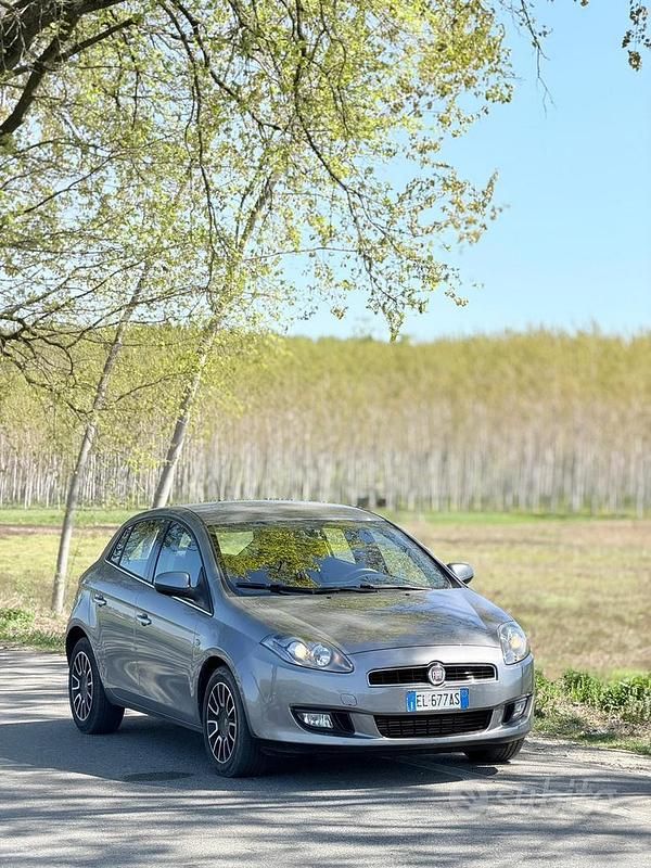 Usata Fiat Bravo 120 CV (88 kW) 2012 Grigio Utilitaria
