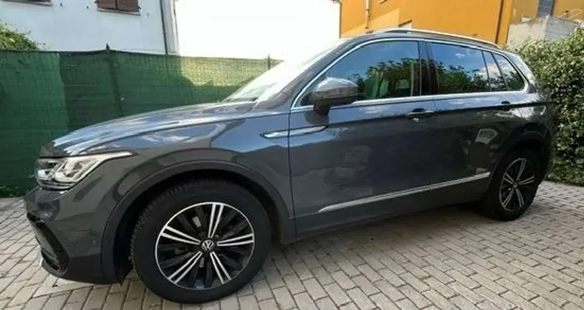 Usata VW Tiguan Elegance 150 CV (110 kW) 2024 Grigio SUV