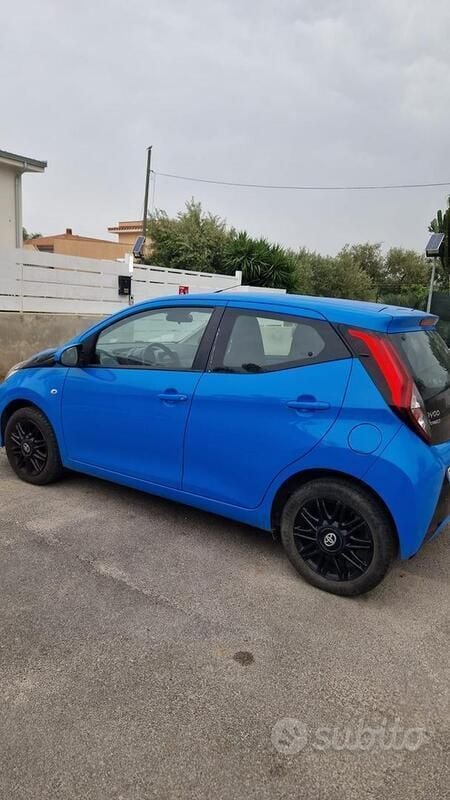 Usata Toyota Aygo 69 CV (50 kW) 2019 Blu Utilitaria