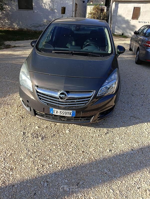 Usata Opel Meriva 110 CV (80 kW) 2014 Gray Monovolume