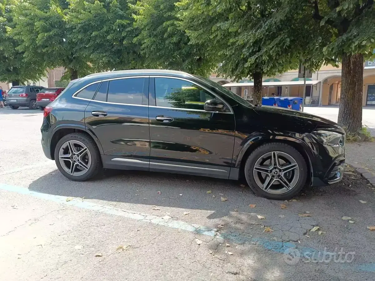 Usata Mercedes GLA200 AMG Line Premium 150 CV (110 kW) 2024 Nero SUV