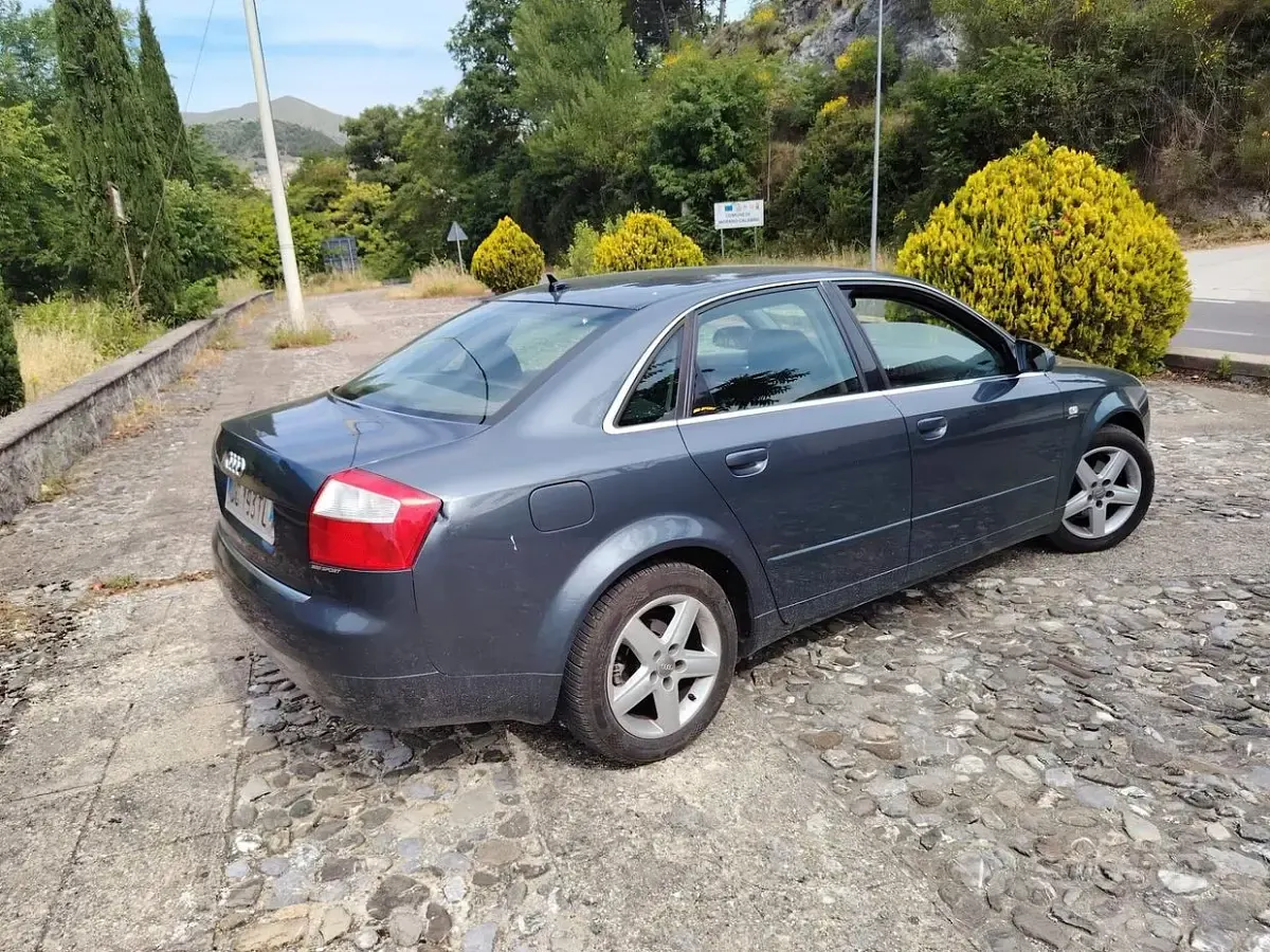 Usata Audi A4 131 CV (96 kW) 2003 Grigio Berlina
