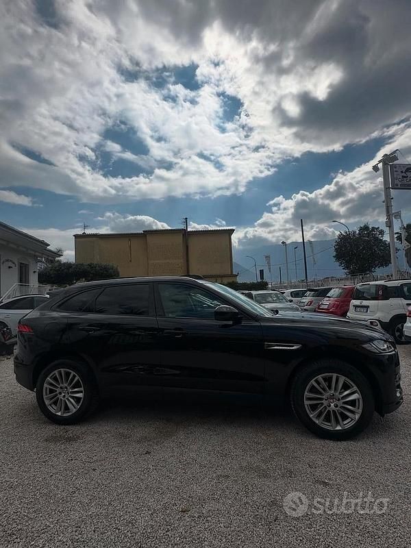Usata Jaguar F-Pace Portfolio 180 CV (132 kW) 2019 Nero SUV