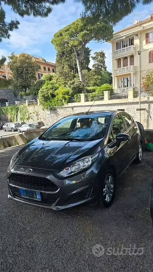 Usata Ford Fiesta 60 CV (44 kW) 2016 Grigio Utilitaria