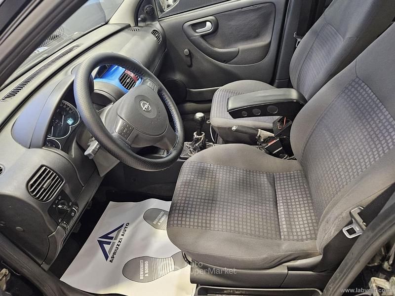 Usata Opel Corsa Enjoy 75 CV (55 kW) 2003 Berlina