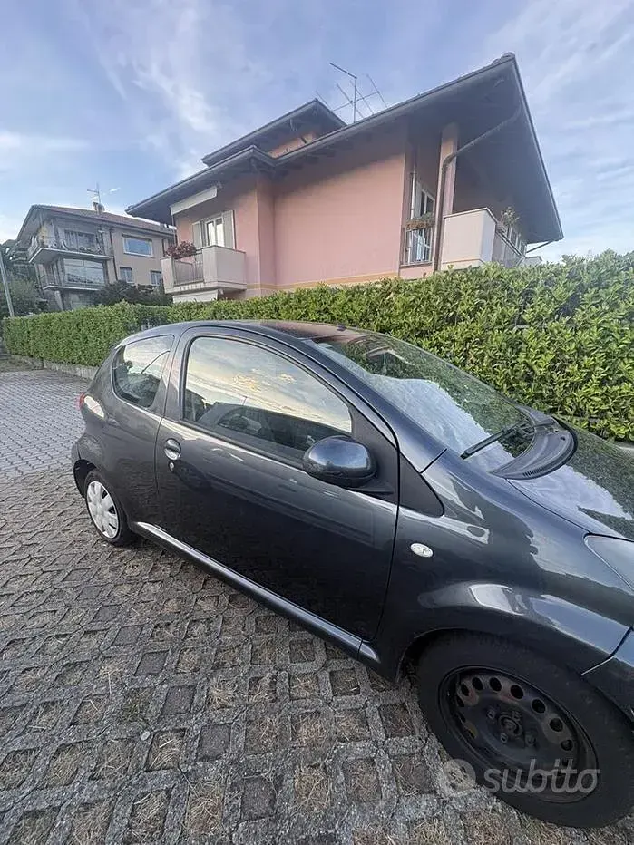 Usata Toyota Aygo 68 CV (50 kW) 2006 Nero Utilitaria