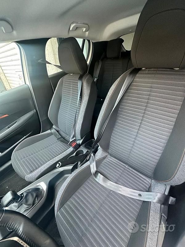 Usata Peugeot 208 GT 102 CV (75 kW) 2021 Bianco Utilitaria