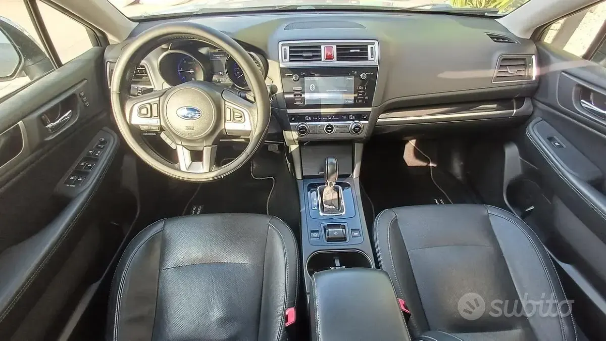 Usado Subaru Outback 150 CV (110 kW) 2015 Gris Familiar