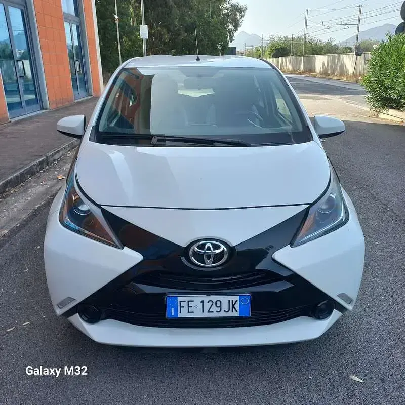 Usata Toyota Aygo X-pure 69 CV (50 kW) 2016 Utilitaria