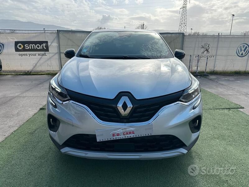 Usata Renault Captur 101 CV (74 kW) 2022 Grigio SUV