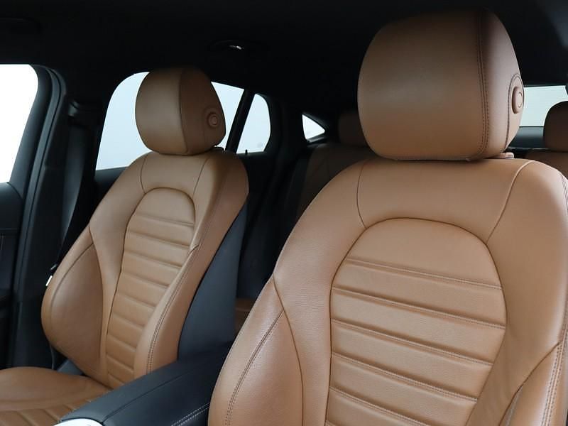 Begagnad Mercedes GLC300 Premium 306 HK (225 kW) 2021 Grå Sportkupé