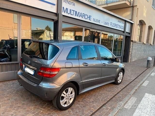 Usata Mercedes B180 109 CV (80 kW) 2010 Grigio Monovolume