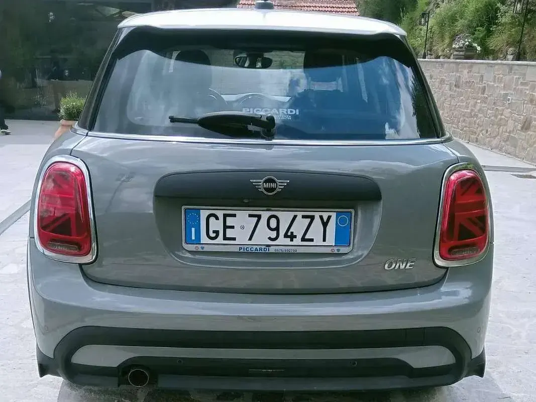 Usata Mini ONE Essential 102 CV (75 kW) 2021 Grigio Utilitaria