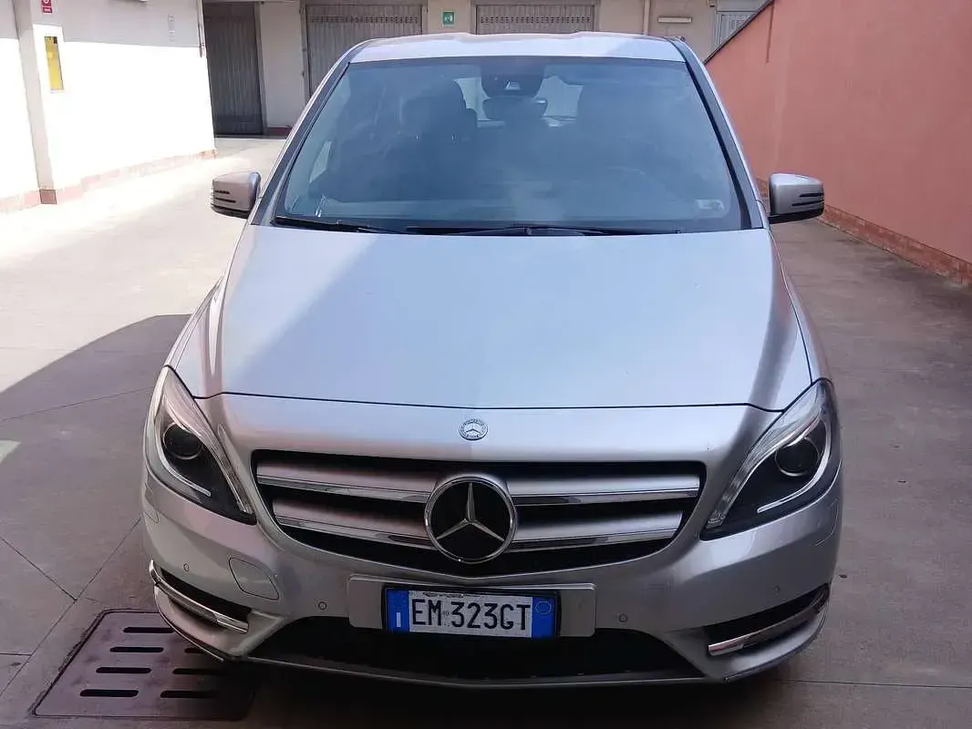 Usata Mercedes B200 Premium 136 CV (100 kW) 2012 Argento Utilitaria