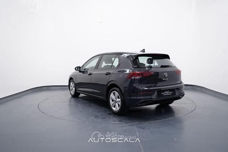 Usata VW Golf VIII Life 110 CV (80 kW) 2023 Gray Berlina