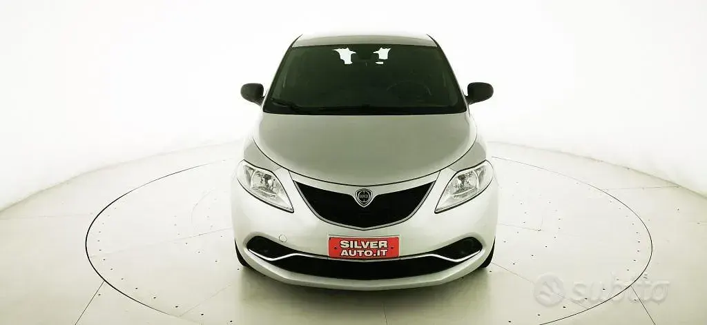 Usata Lancia Ypsilon Gold 95 CV (69 kW) 2016 Grigio Utilitaria