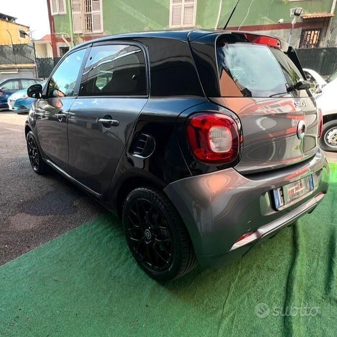 Begagnad Smart ForFour Superpassion 71 HK (52 kW) 2019 Grå Halvkombi