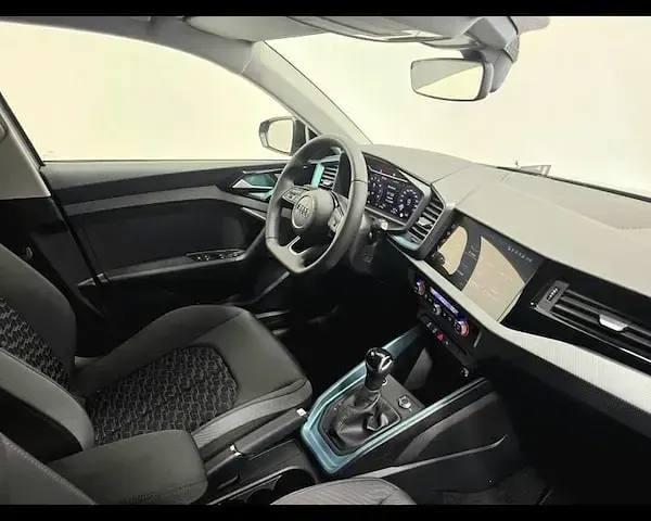 Uusi Audi A1 Ambiente 116 HP (85 kW) 2025 Valkoinen Katumaasturi