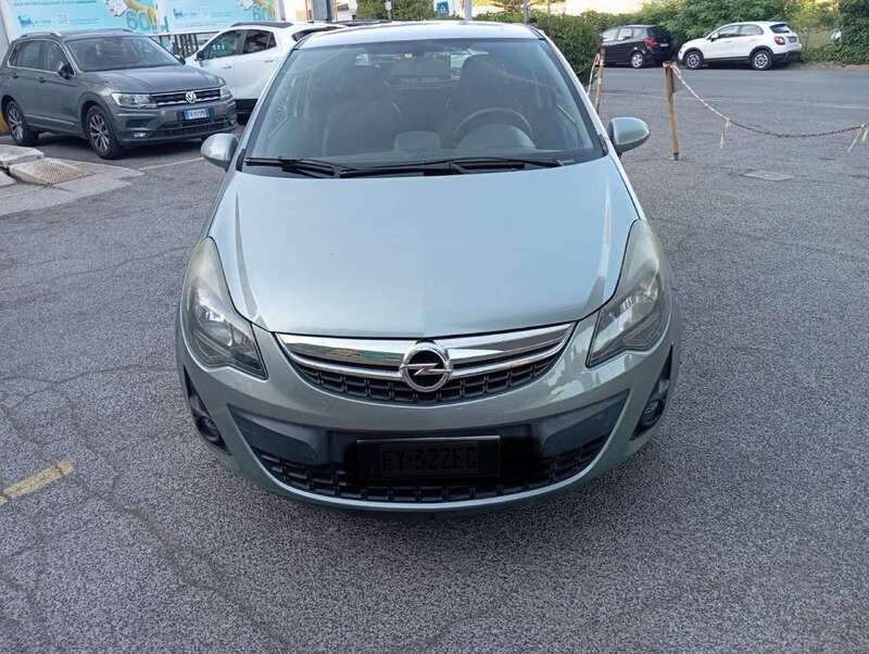 Grigio Usata 2015 Opel Corsa Edition Tre volumi | 3500 € (Super prezzo) - Immagine 1/4