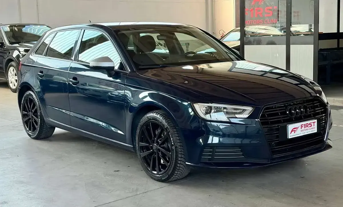 Usata Audi A3 Design 150 CV (110 kW) 2019 Blu Berlina