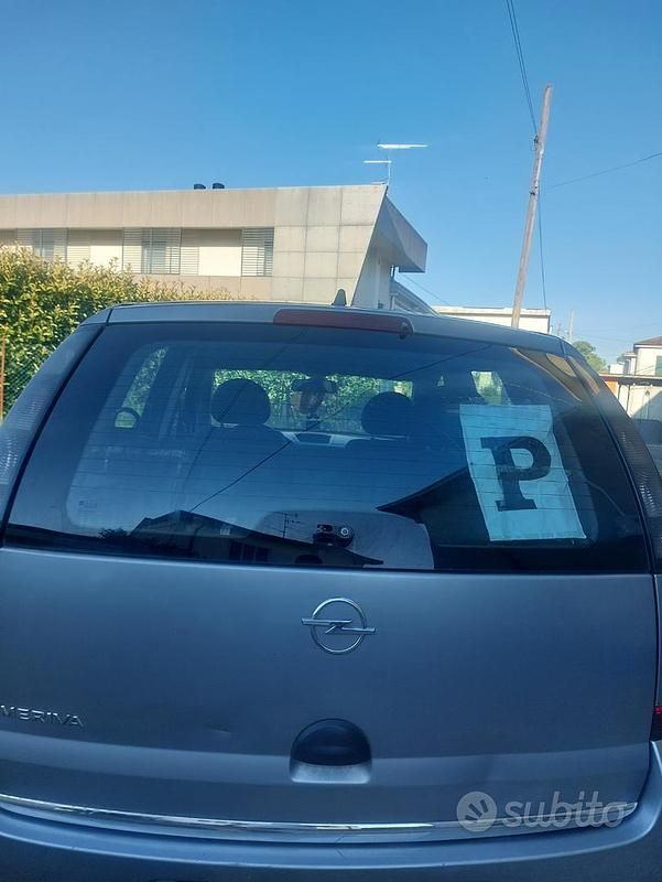 Usata Opel Meriva 100 CV (73 kW) 2009 Grigio Monovolume